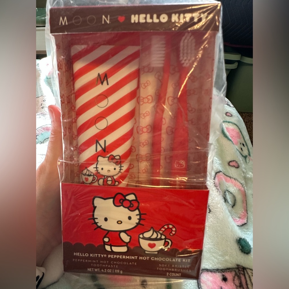 Hello kitty toothpaste set - Picture 1 of 4